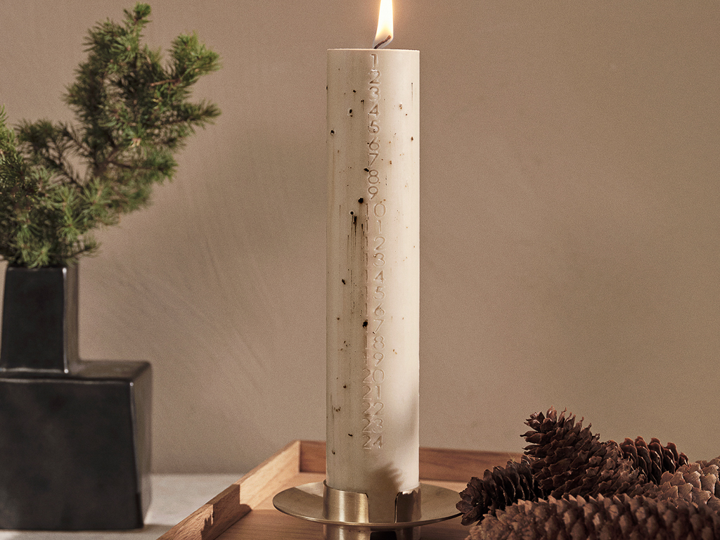 bougie de l'avent graduée en cire écrue