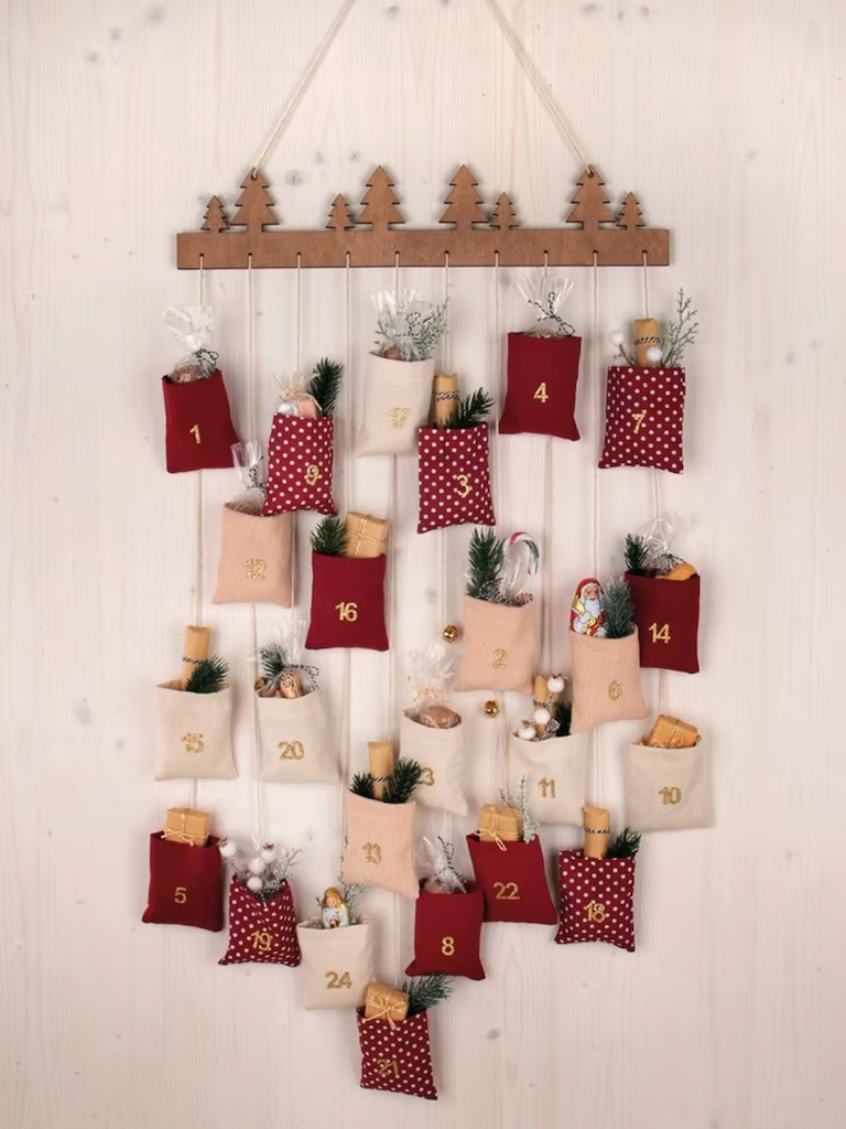 calendrier de l'avent suspendu à remplir