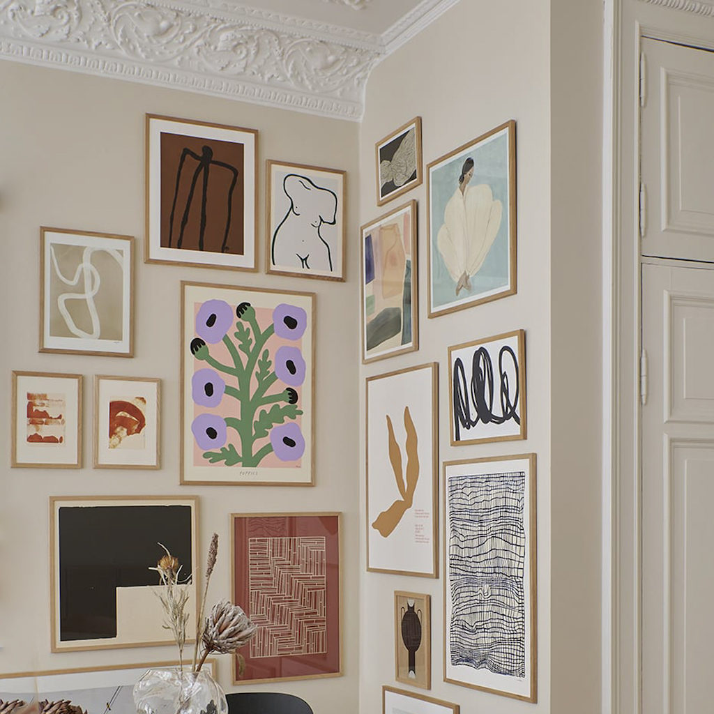 comment décorer un angle de mur avec des cadres