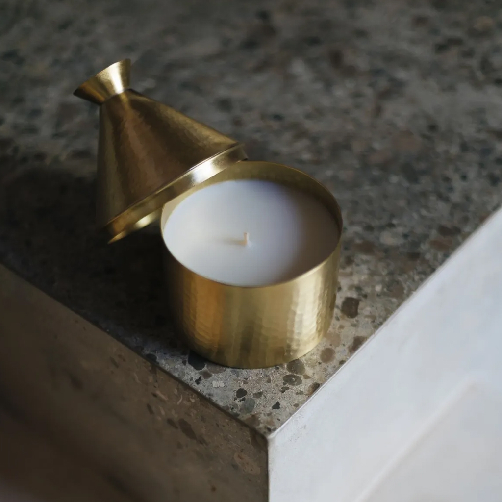 bougie parfumée en métal martelé avec couvercle