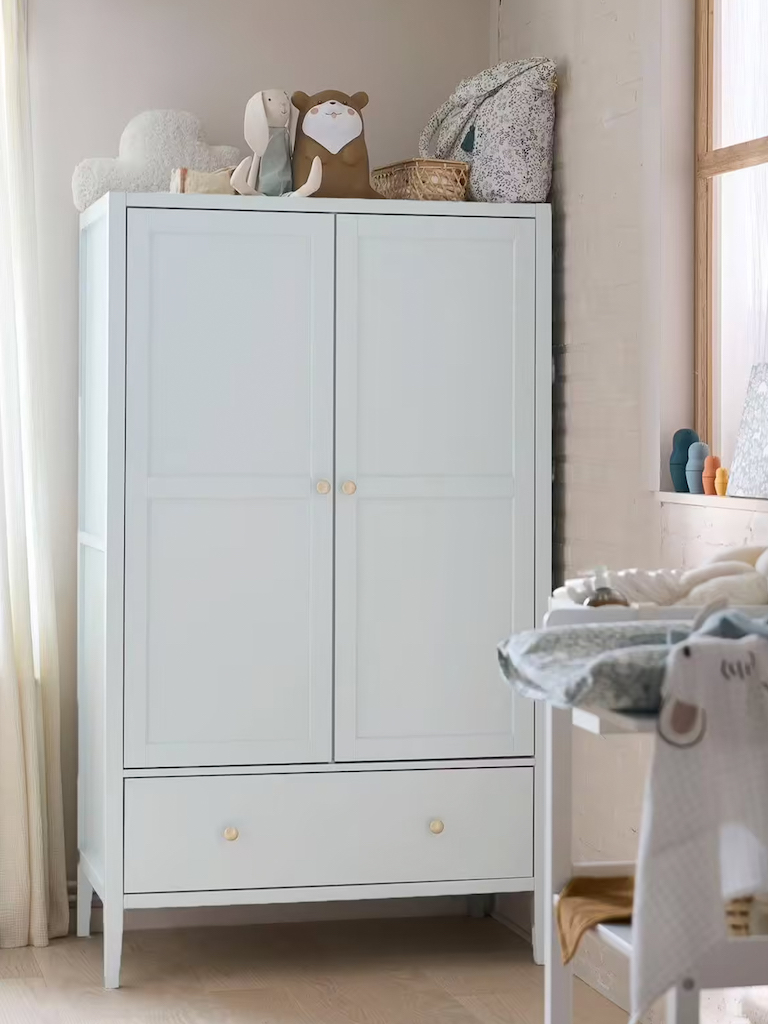 armoire bébé vert clair