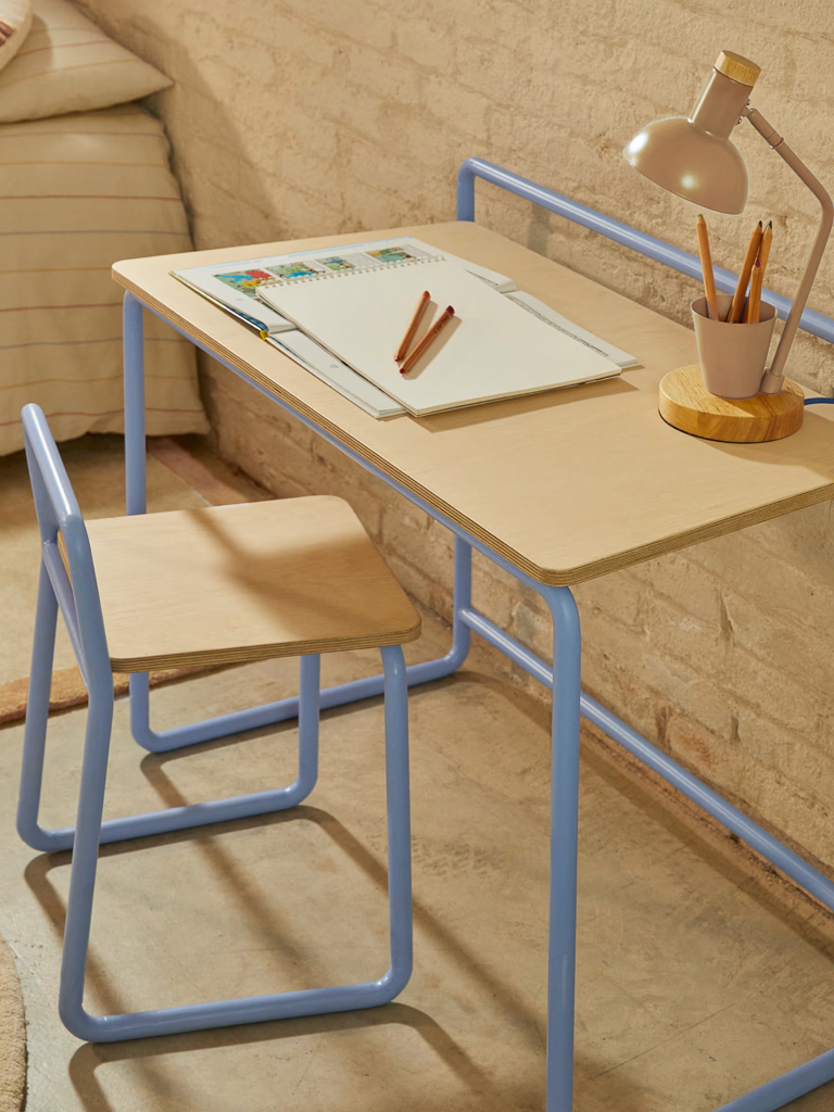 bureau enfant bleu ciel et beige
