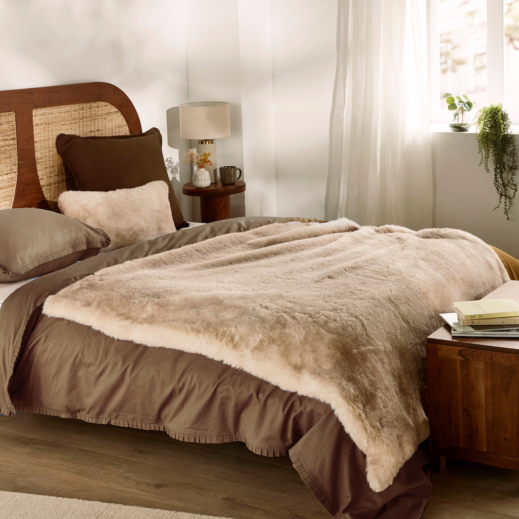 plaid en fausse fourrure beige