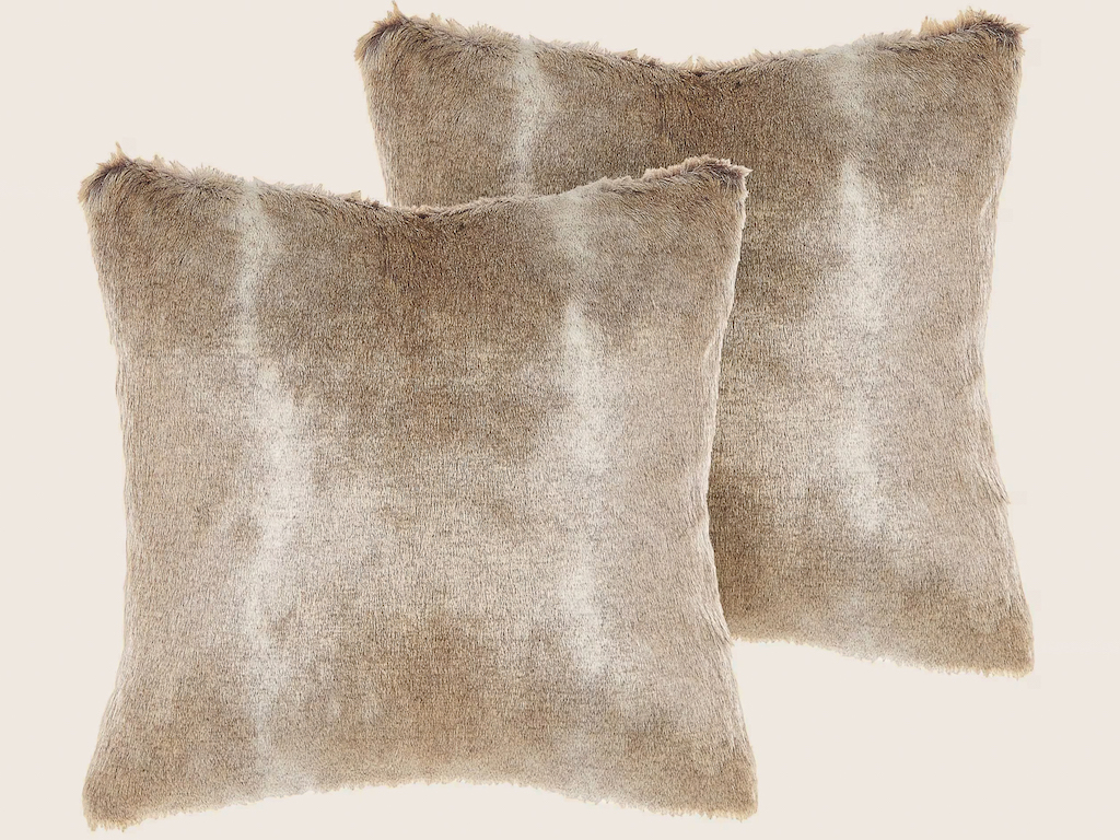 coussin en fausse fourrure beige