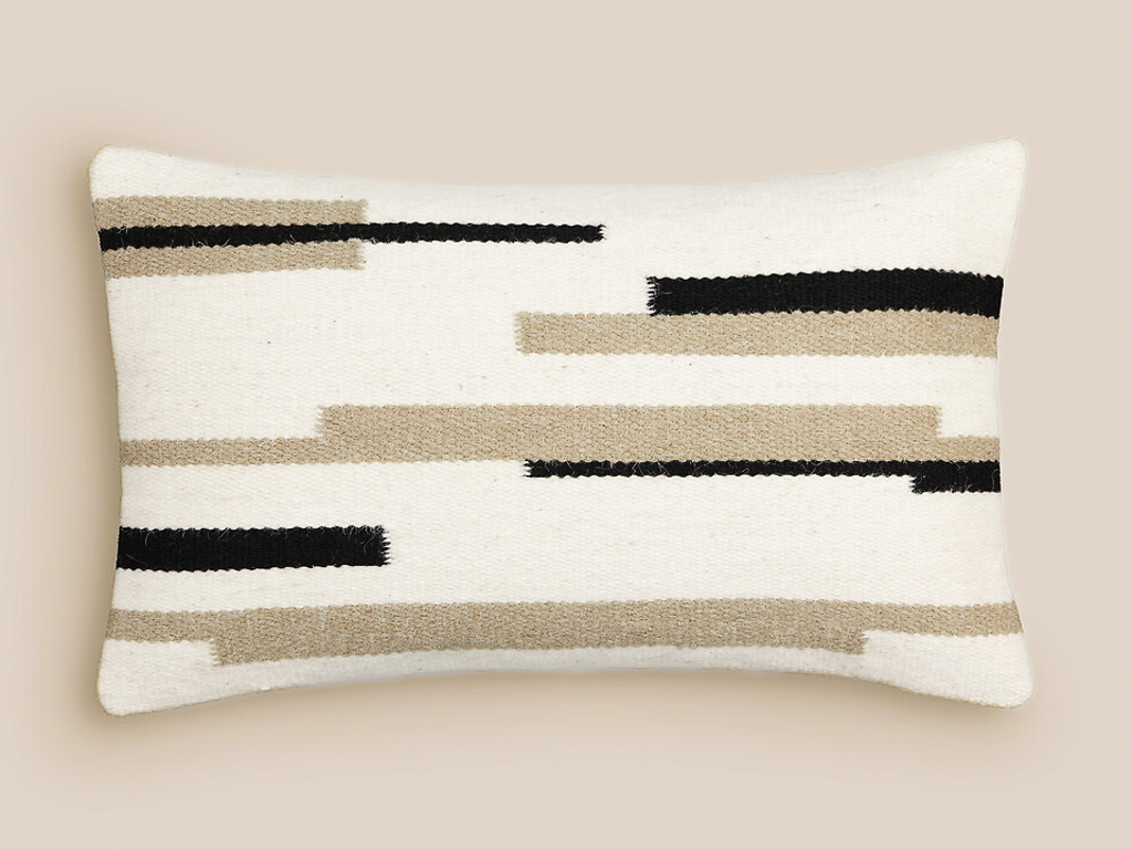 coussin blanc noir beige