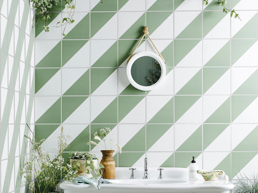 carrelage salle de bain vert et blanc rayé