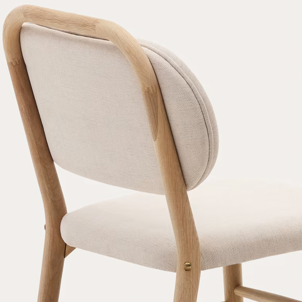 détail chaise bois et tissu