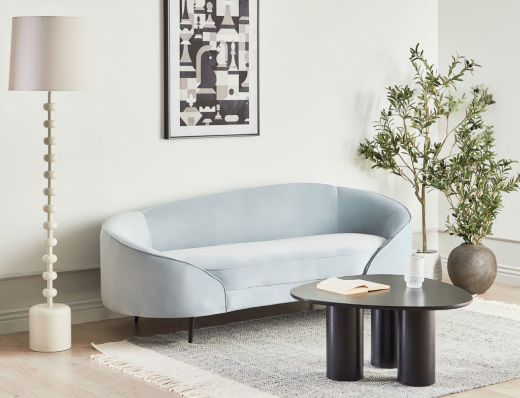 canapé en velours bleu ciel