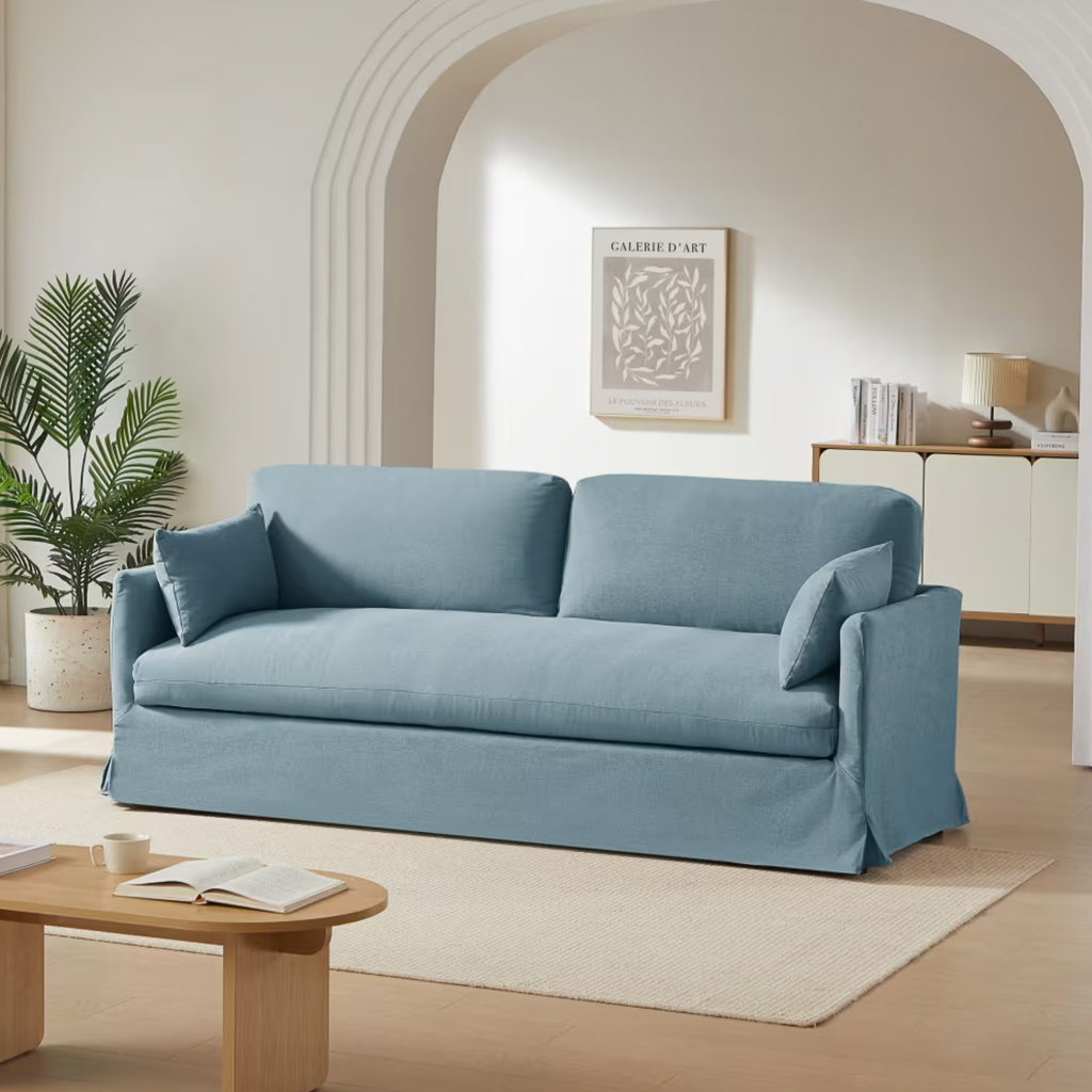 canapé bleu ciel dans salon