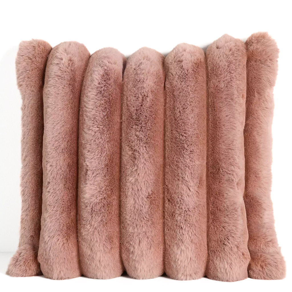 coussin fausse fourrure rose