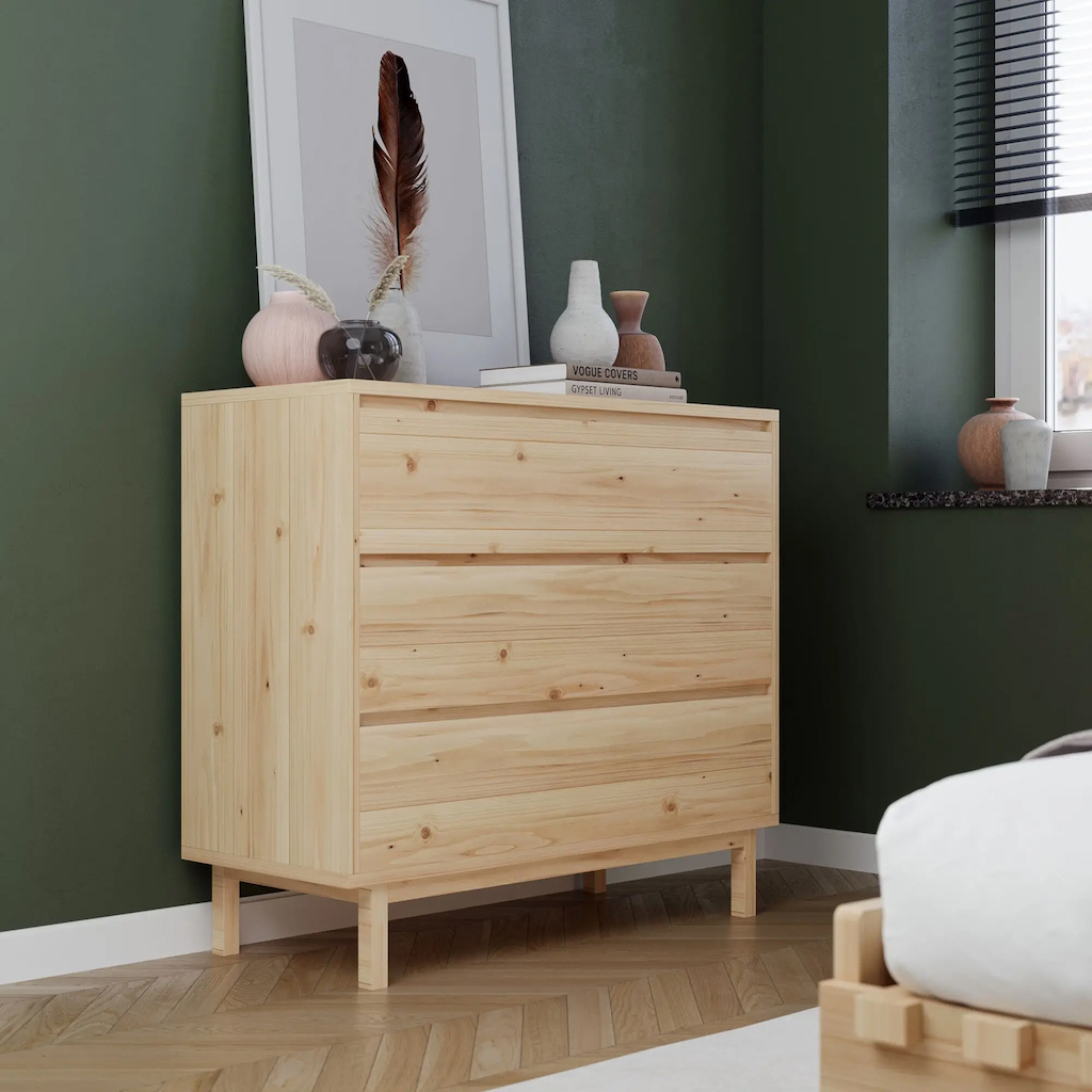 commode en bois mur vert