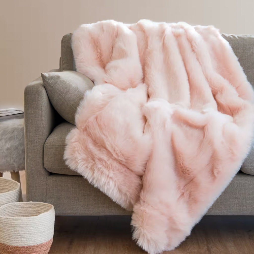 plaid en fausse fourrure rose