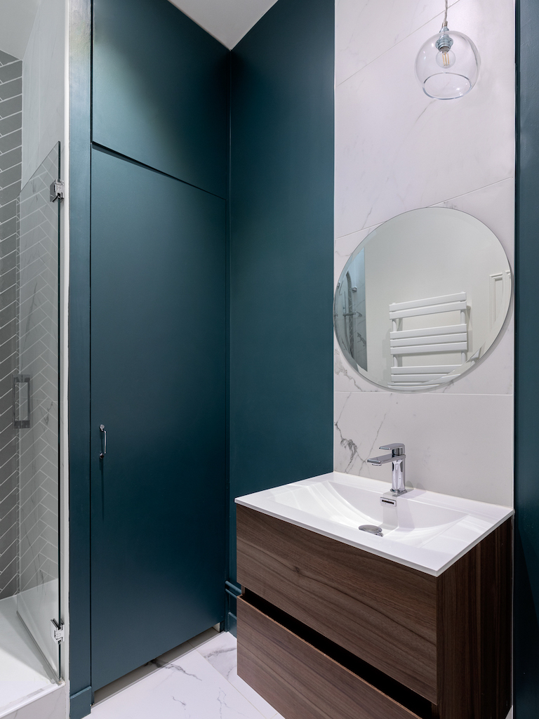 douche mur bleu paon