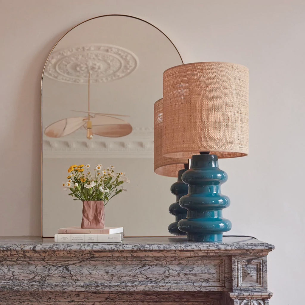 lampe en céramique Luzia bleu canard et raphia