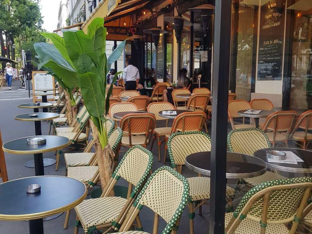 chaise bistrot parisien tressée