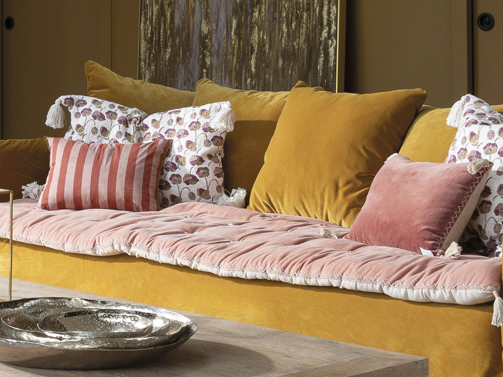 matelas d'assise pour canapé en velours rose