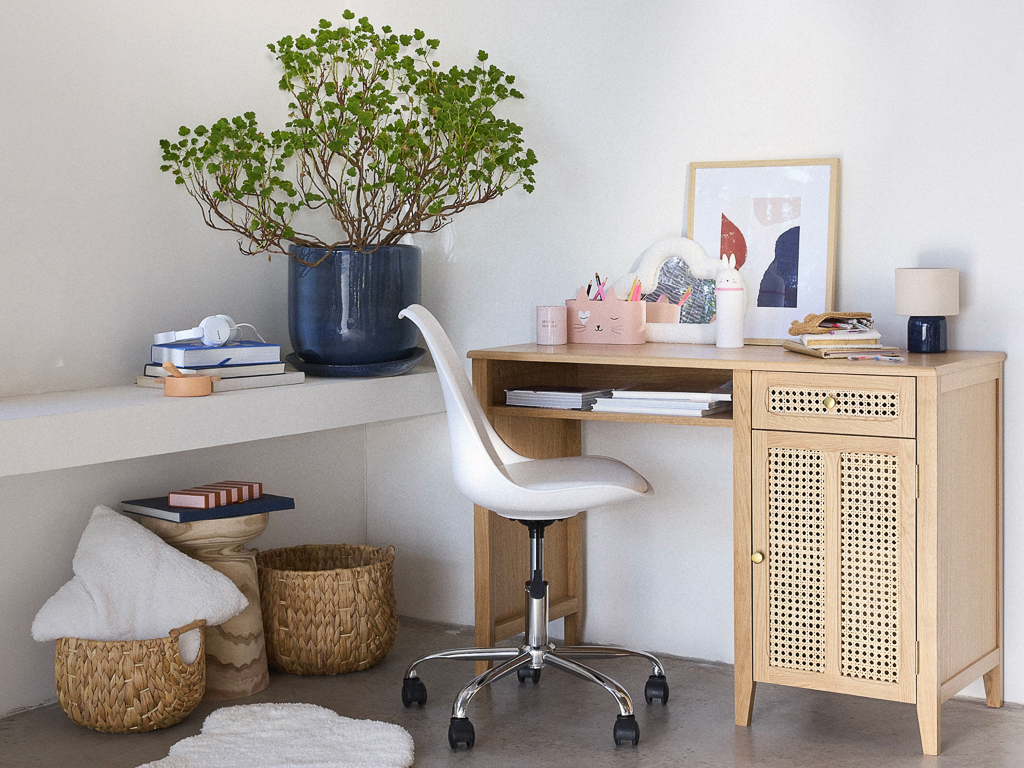 bureau enfant primaire bois et cannage