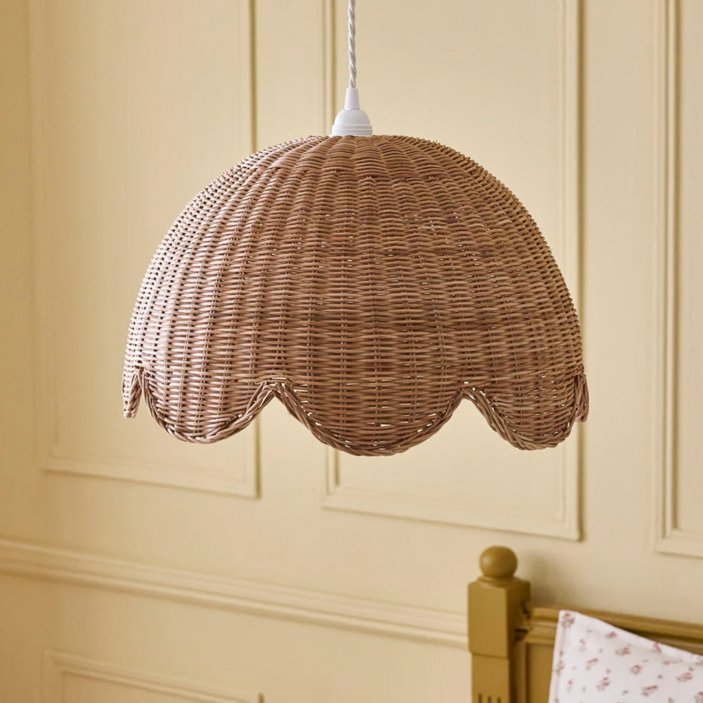 suspension enfant festonnée en rotin