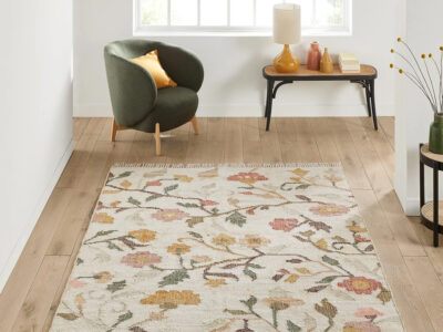 tapis fleuri sur fond blanc