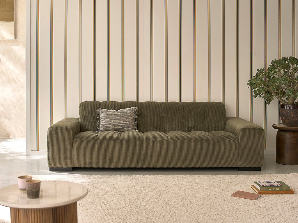 salon avec canapé kaki matelassé en velours côtelé