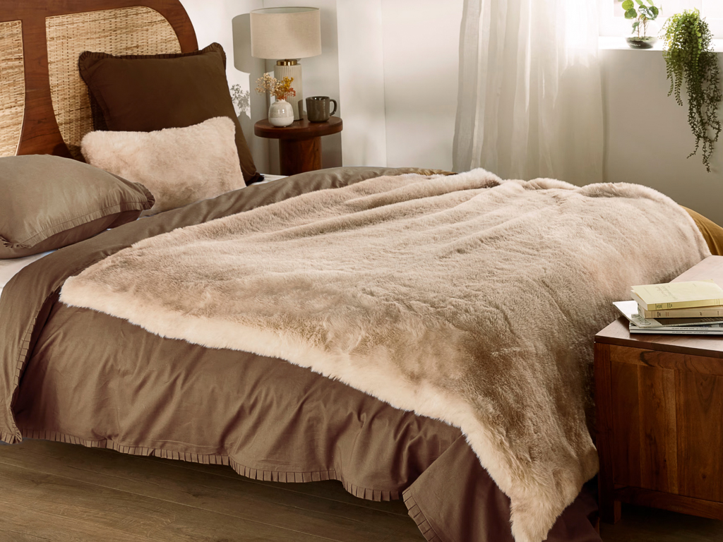 plaid en fausse fourrure beige