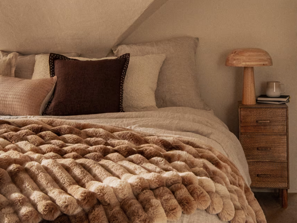 plaid en fausse fourrure beige et marron