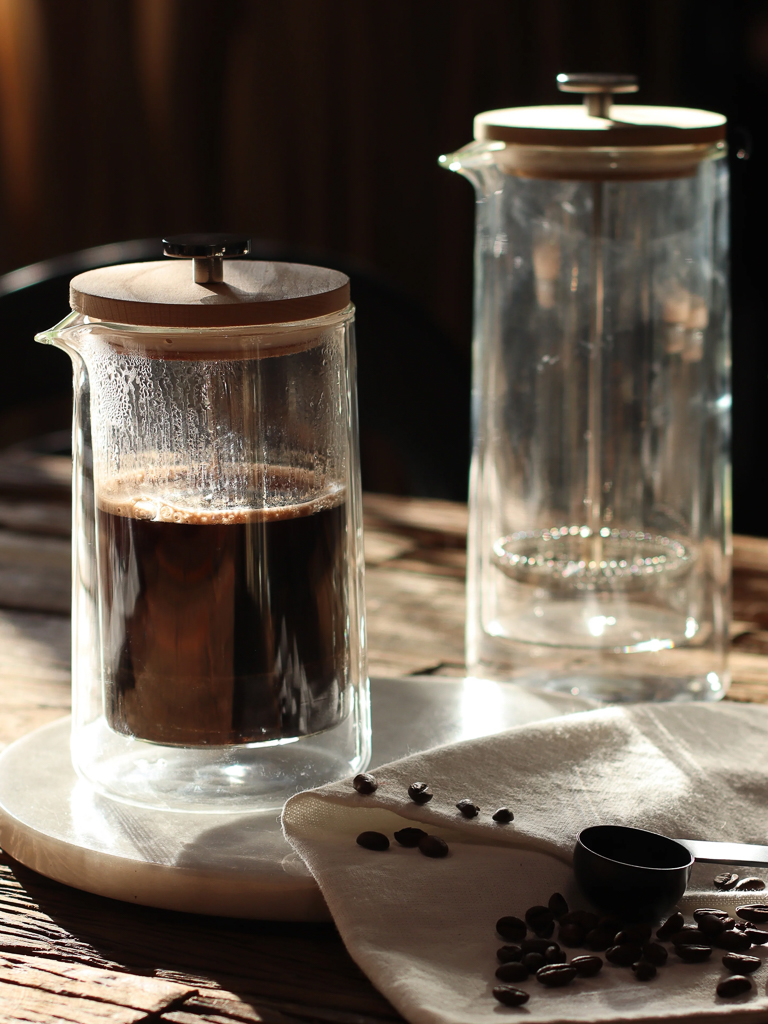 cafetière à piston en verre transparent
