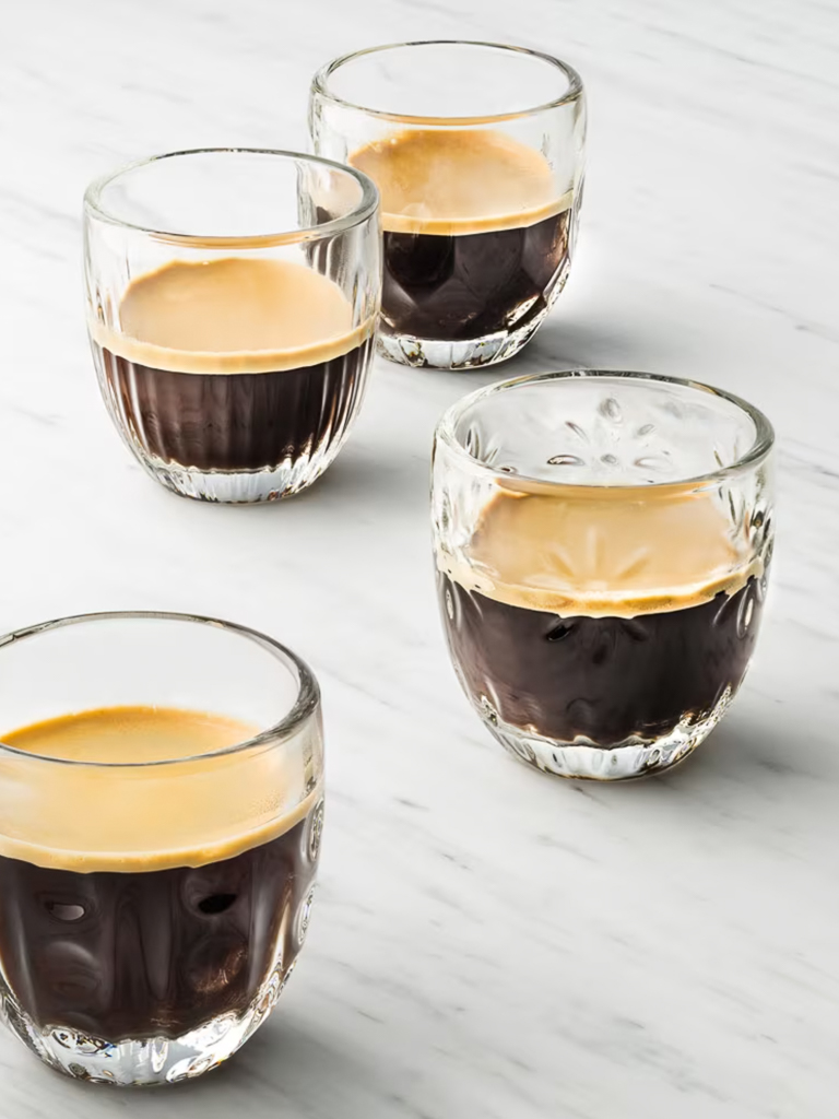 tasse à café en verre