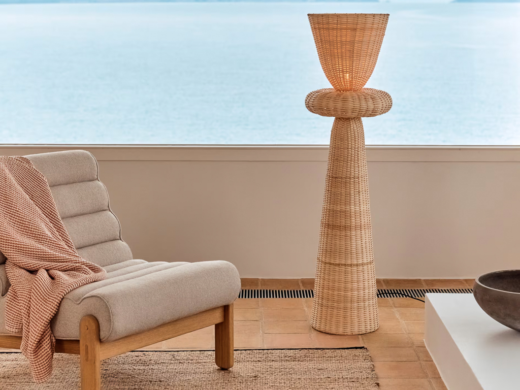 lampadaire totem en rotin