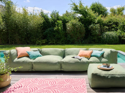 Décoration bord de piscine pastel