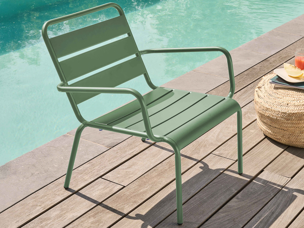 Décoration bord de piscine pastel