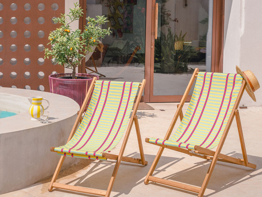 Décoration bord de piscine pastel