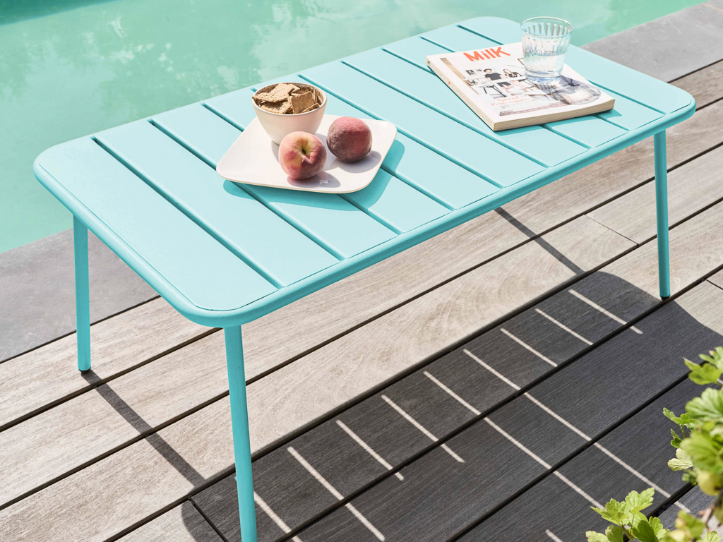 Décoration bord de piscine pastel
