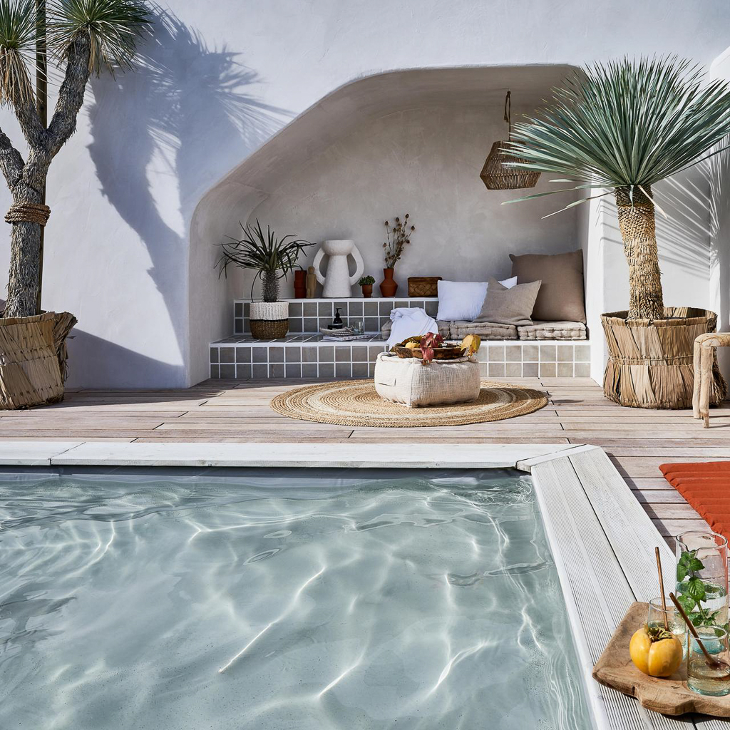 patio avec piscine décoration bohème