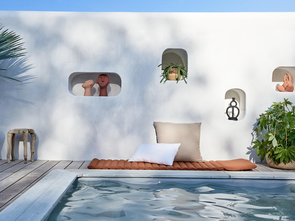 patio avec piscine décoration bohème