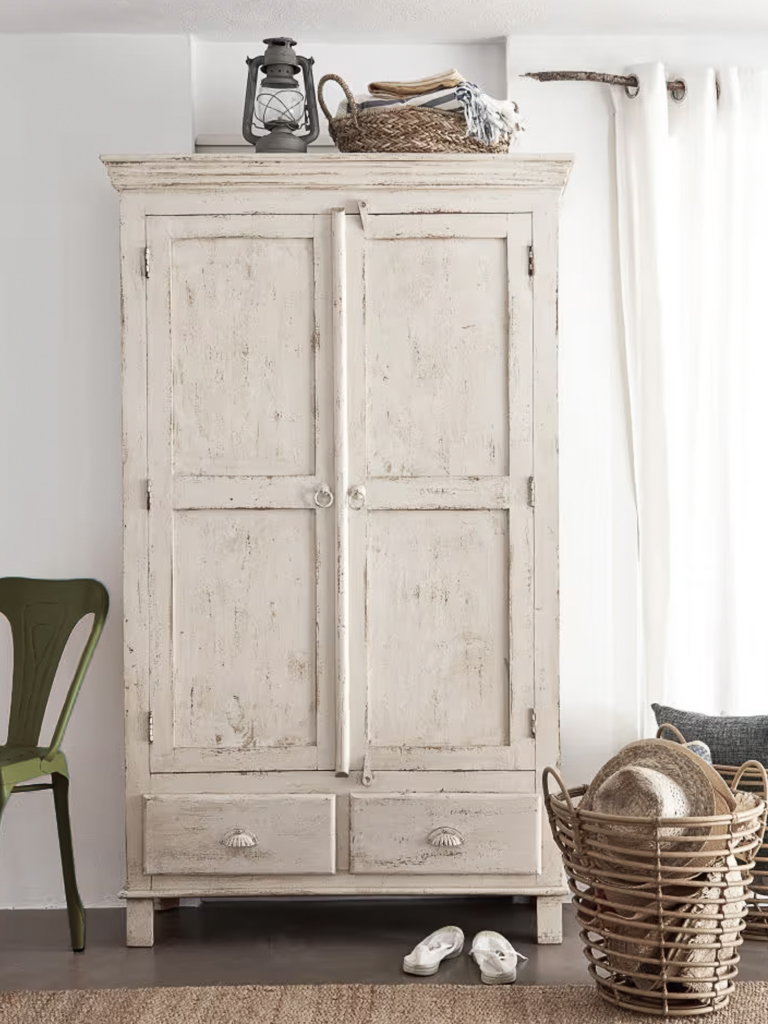 armoire vintage style campagne chic