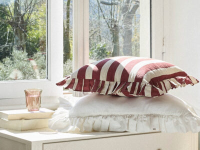 coussin rayé à volants