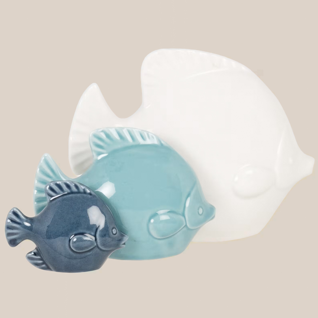 statuette en forme de poissons bleue t blanc