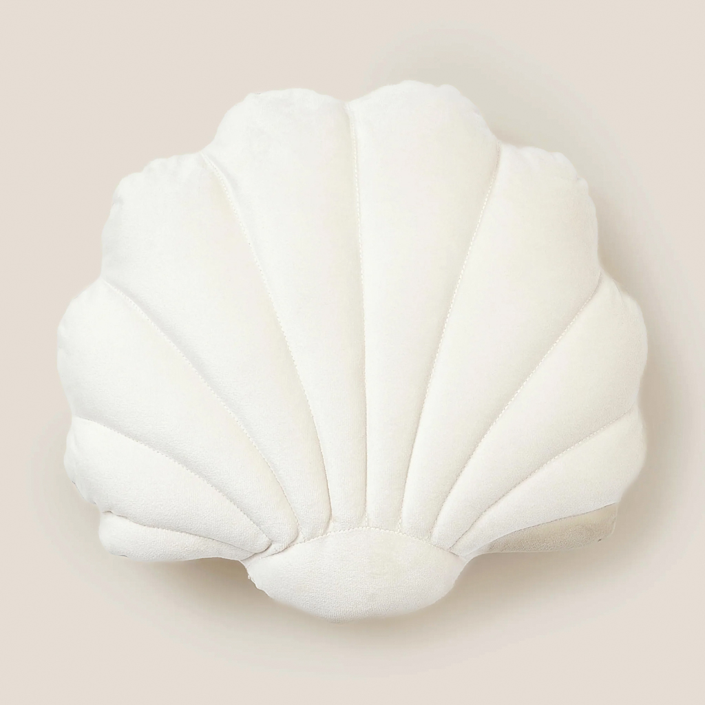 coussin en forme de coquillage blanc