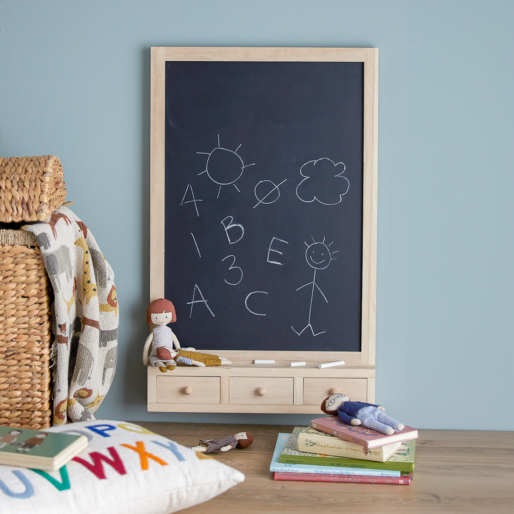 tableau noir avec tiroirs enfant