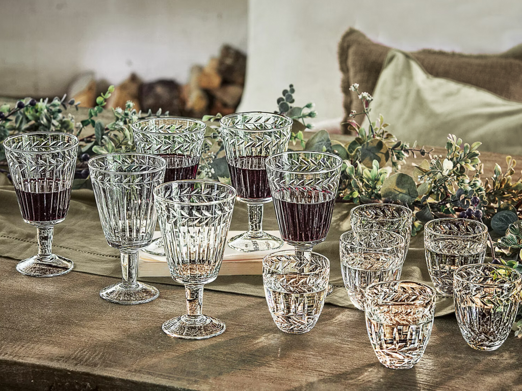 verres à eau et à vin à motif feuilles gravé style campagne
