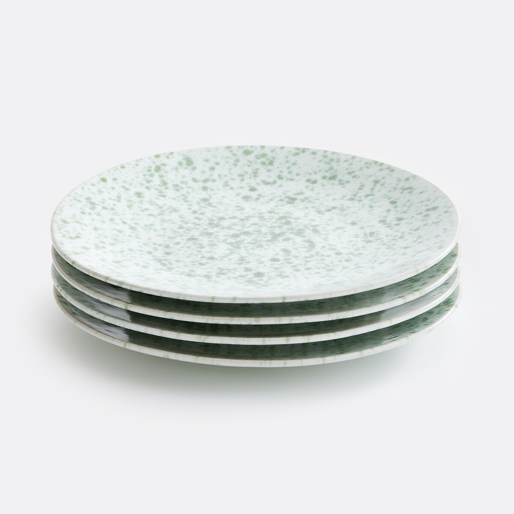 assiettes blanche mouchetées vert sauge
