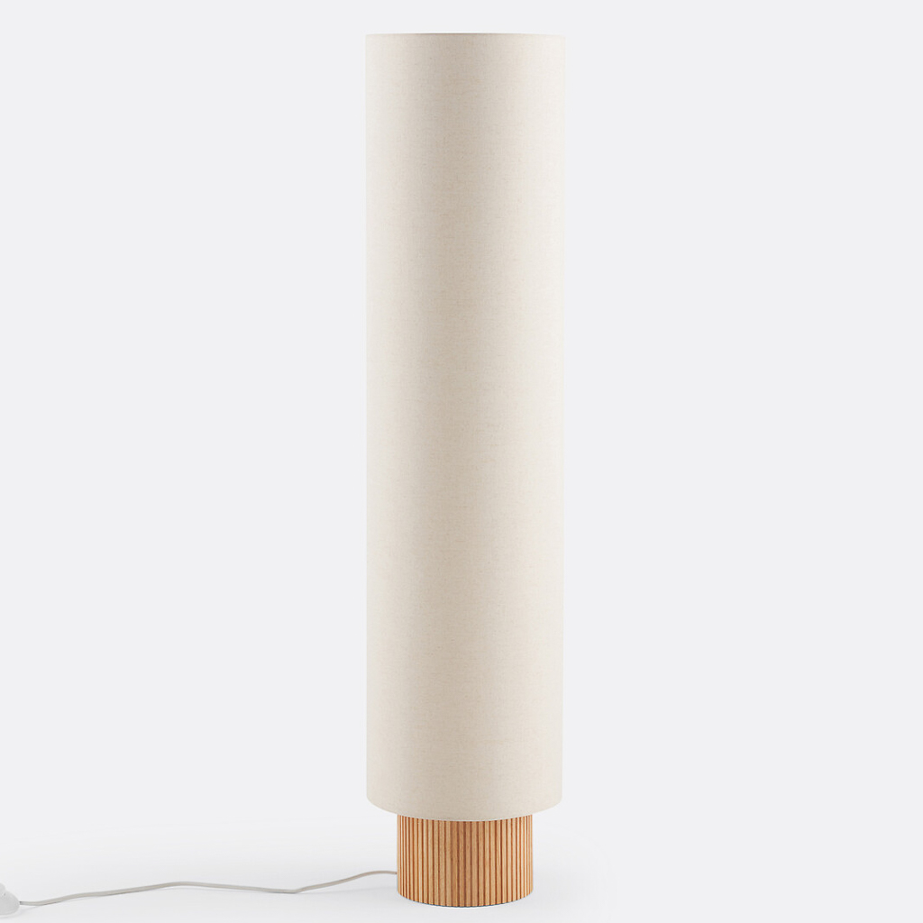 lampadaire tube en bois et tissu