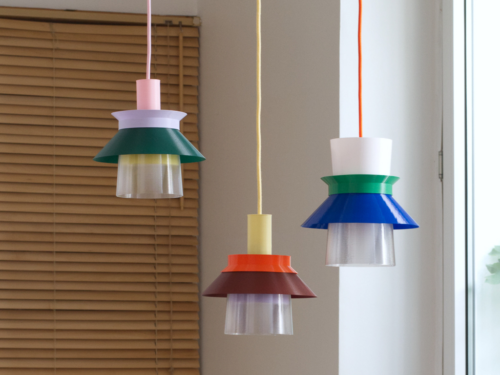 suspension modulable en plastique coloré warren et laetita