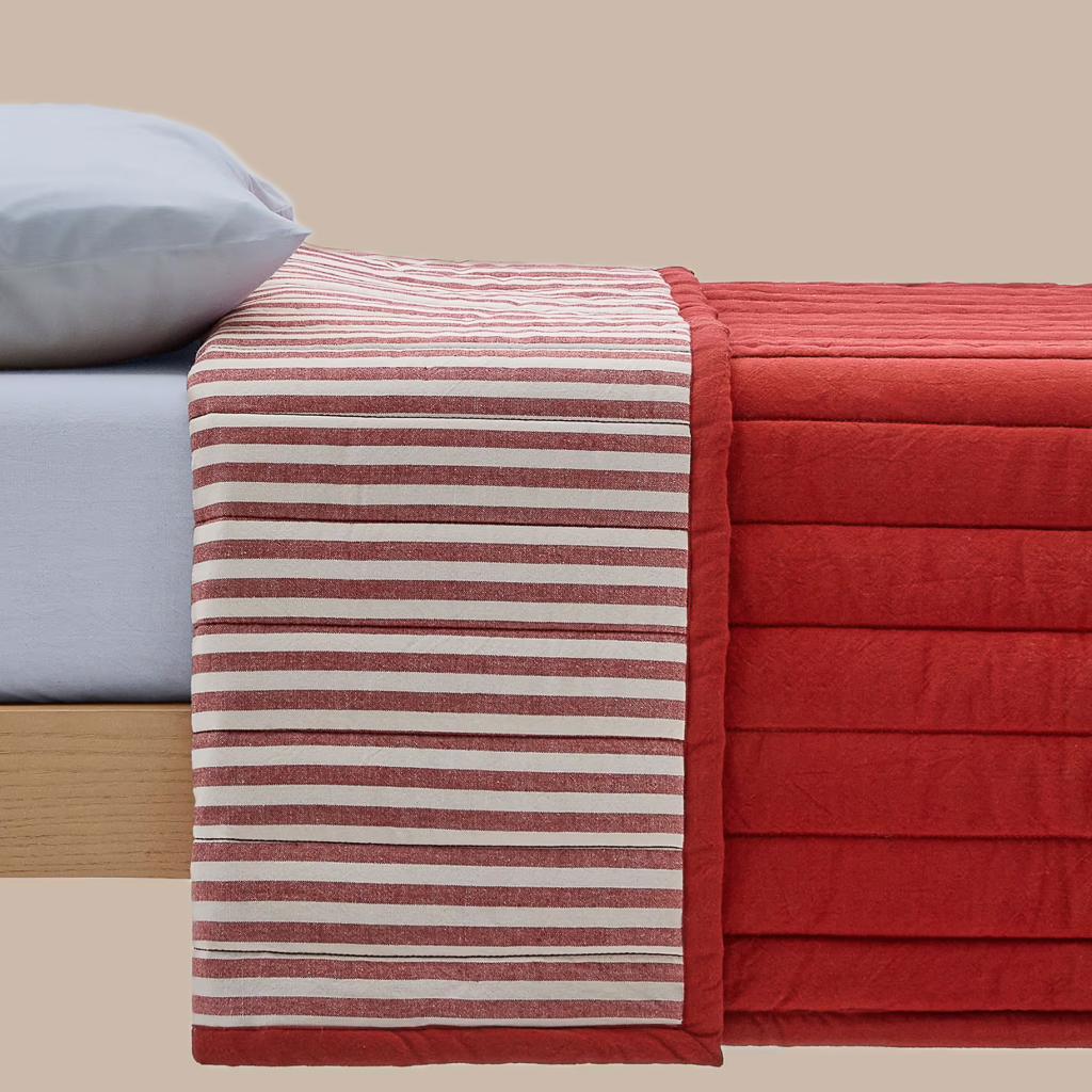 chambre enfant beige rouge bleu