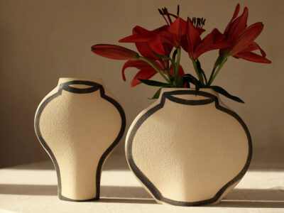 vase en grès avec trait en noir