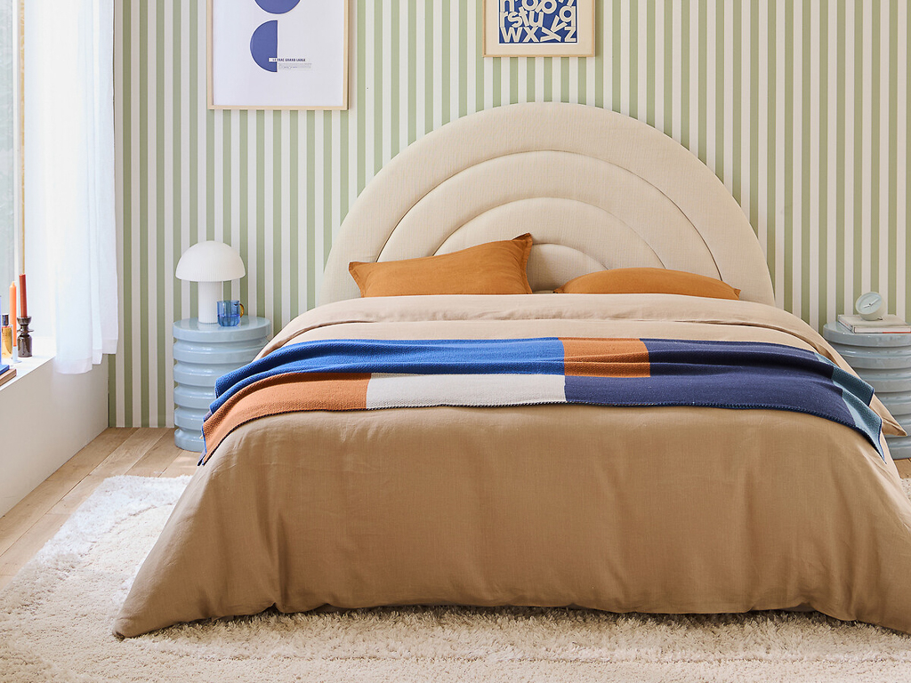 tête de lit arrondie en tissu écru