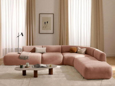 salon avec canapé rose