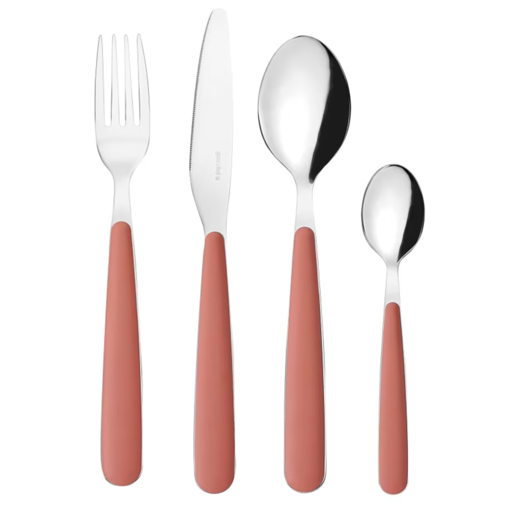 couverts couleur rouge corail