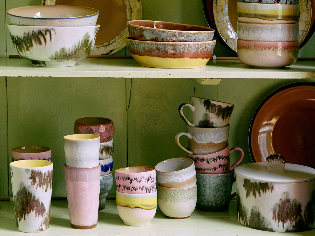 vaisselle années 70 colorée